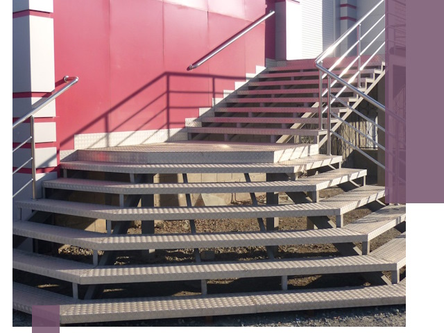 Лестницы для магазина в Кохме — изготовление и монтаж