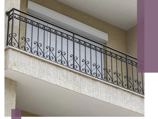 Балконные ограждения из металла и стекла в Кохме для домов